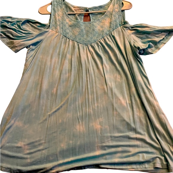 TORRID Super Soft cold shoulder swing shirt - Picture 2 of 4